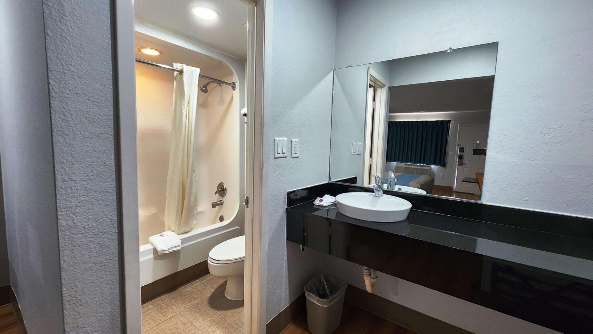 Motel 6-Webster, Tx - Houston - Nasa Lake المظهر الخارجي الصورة
