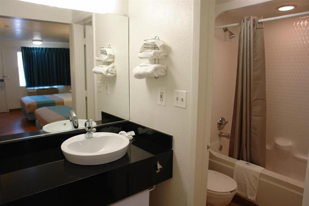 Motel 6-Webster, Tx - Houston - Nasa Lake الغرفة الصورة